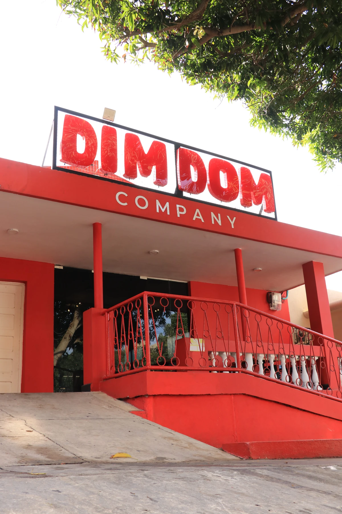 Fachada de Dim Dom en Barranquilla